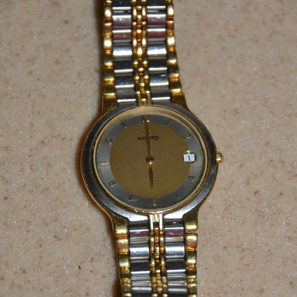 VINTAGE ESTATE MAYORS SAPPHIRE CRYSTAL DATEJUST SWISS MOVEMENT GOLD BAND WATCH